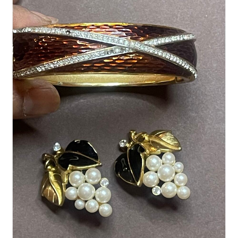 Signed Trifari Vintage Bracelet Earrings Set Lucite Enamel Pearl Gold Tone